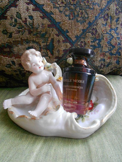 Отдается в дар «Парфюмерная Вода «VANILLE NOIRE» YVES ROCHER»
