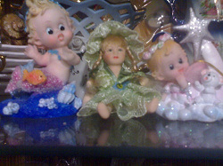 Отдается в дар «3 маленькие фарфоровые куклы»