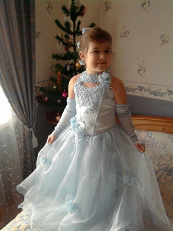 Отдается в дар «Платье красивое для девочки 8-9лет»