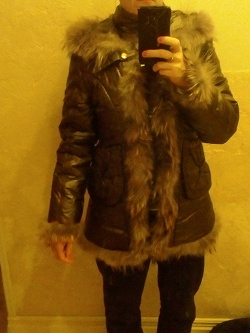 Отдается в дар «Зимняя женская куртка с мехом 42 размер»