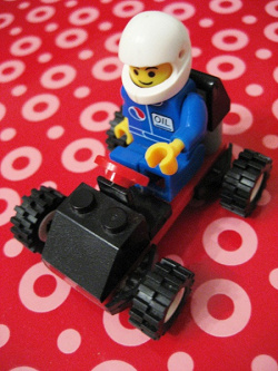 Отдается в дар «Лего-гонщик»