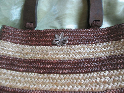 Отдается в дар «Плетеная сумочка с деревянными ручками»