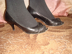Отдается в дар «женские туфли 35 размер»