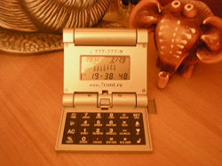 Отдается в дар «Часы-будильник-калькулятор :)»