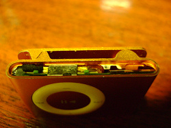 Отдается в дар «iPod shuffle 1Gb (непонятное состояние)»