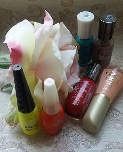 Отдается в дар «Лаки для ногтей Sally Hansen,Max Factor,Maybelline»