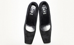 Отдается в дар «Туфли женские черные замшевые размер маркирован 35»