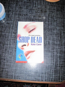 Отдается в дар «Книга «Shop dead»»