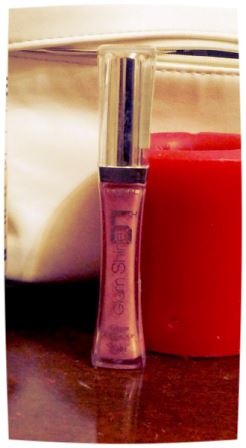 Отдается в дар «Блеск для губ L'OREAL Glam Shine 6 часов»