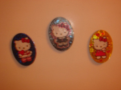 Отдается в дар «Киндеры Hello Kitty (магниты)»
