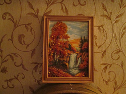 Отдается в дар «Картина из янтаря с водопадом.»