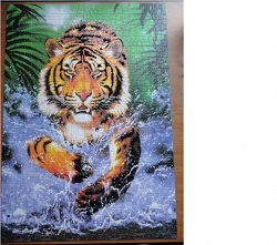 Отдается в дар «Пазл — Тигр с плюшем в «серебре»»