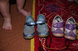Отдается в дар «туфли и ботиночки детские»