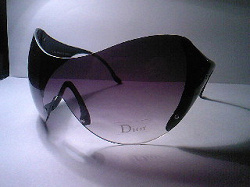 Отдается в дар «солнцезащитные очки DIOR.»