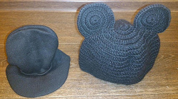 Отдается в дар «Две чёрные осенние шапки»