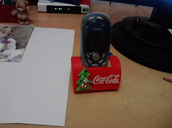 Отдается в дар «Подставка для телефона coca-cola»