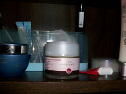 Отдается в дар «Avon: Обновляющий дневной крем для лица для зрелой кожи»