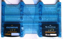 Отдается в дар «Две карты памяти XD-Picture в держателе»