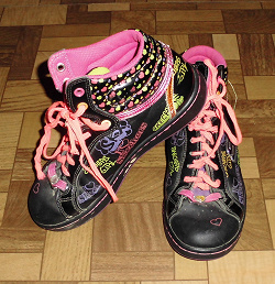 Отдается в дар «Skechers Girl кроссовки,35»
