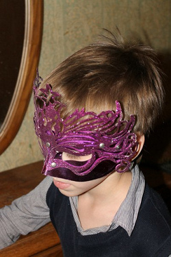 Отдается в дар «маска карнавальная»
