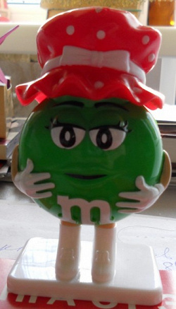 Отдается в дар «Фигурка M&M's»