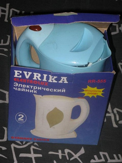 Отдается в дар «Чайник пласстмассовый электрический Evrika б/у»