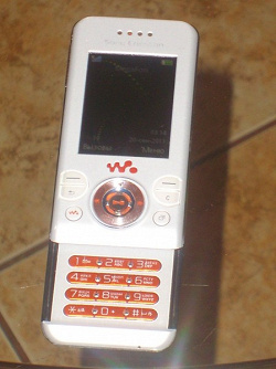 Отдается в дар «Телефон Sony Ericsson W580i»