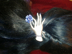 Отдается в дар «Заколка для волос рука с цветком»