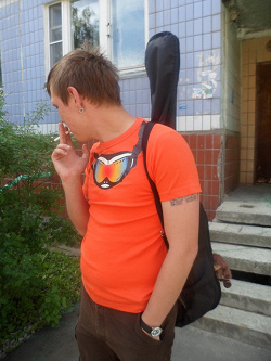 Отдается в дар «оттенки оранжевого: мужские футболки р-р 46-48»