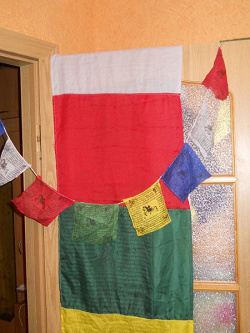 Отдается в дар «Молитвенный тибетский флаг с мантрами.»