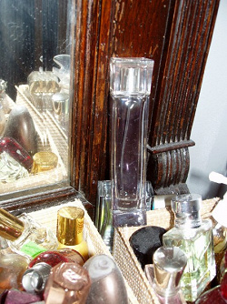 Отдается в дар «Provocative woman Elizabeth Arden»