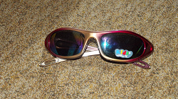 Отдается в дар «Браслет и детские очки солнцезащитные.»