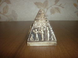 Отдается в дар «пирамидка из египта»
