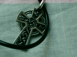 Отдается в дар «кельтский крестик»