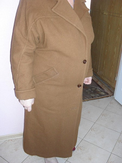 Отдается в дар «пальто женское шерстяное болотно-коричневое длинное, р-р 52-54-56(?), рост не меньше 180 см»
