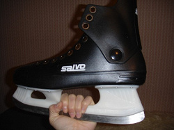 Отдается в дар «Хоккейные коньки «Salvo»»