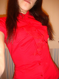 Отдается в дар «красная блузка Oggi»