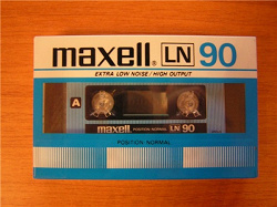 Отдается в дар «Новая запечатаная аудиокассета maxell LN 90»