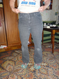 Отдается в дар «Черные джинсы 46 размера на невысокий рост»