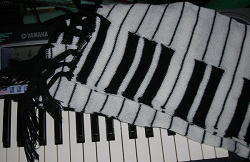 Отдается в дар «шарфик-пианино»