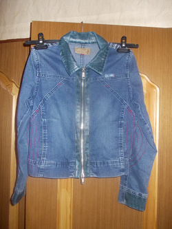 Отдается в дар «курточка джинсовая подростковая»