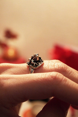 Отдается в дар «Серебряное кольцо с лягушкой на кувшинке»
