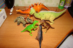 Отдается в дар «игрушка динозаврик»