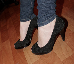 Отдается в дар «Замшевые черные туфли 39 размера»