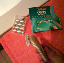 Отдается в дар «Сменные кассеты для бритвенного станка Gillette Sensor Excel для женщин 5 штук.»