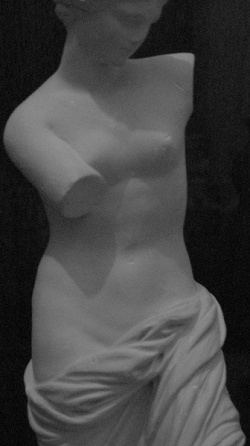 Отдается в дар «Статуетка Венера Милосская (наверное)»