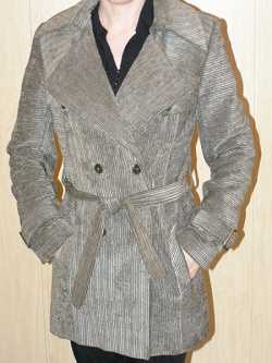 Отдается в дар «Пальто женское вельветовое 42 размера»