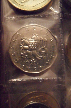 Отдается в дар «Пара иностранных монет»