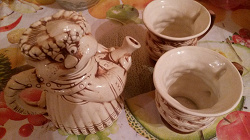 Отдается в дар «Оригинальный чайник с двумя чашками»