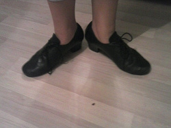 Отдается в дар «туфли для танцев — тренировочные ботинки»